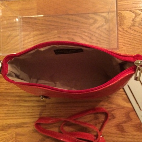 ❤️NWT Lisa Minardi Red Distressed Leather Purse❤️ - Picture 7 of 9